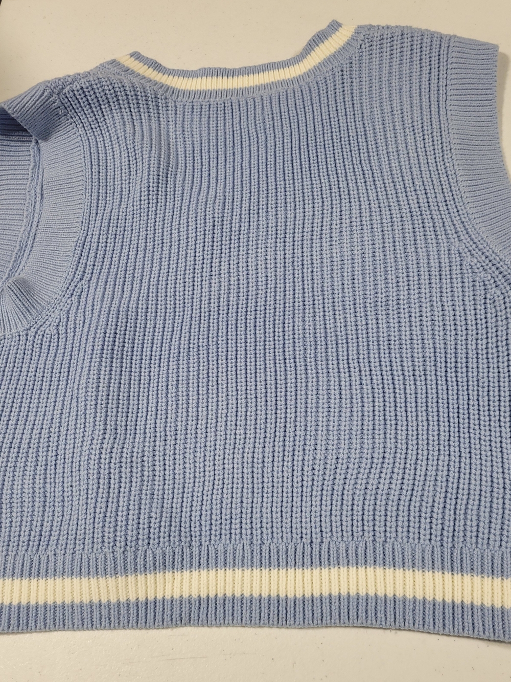 H&M Light Blue V-Neck Knit Sweater Vest with Cream Trim - Picture 3 of 5